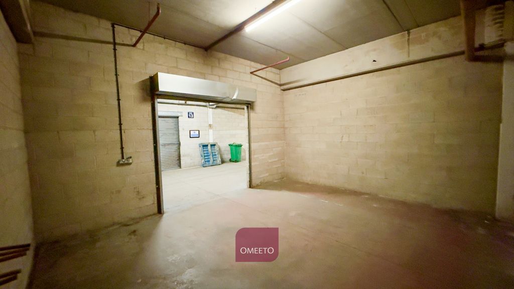 Property photo 1 of 4 Unit To Let