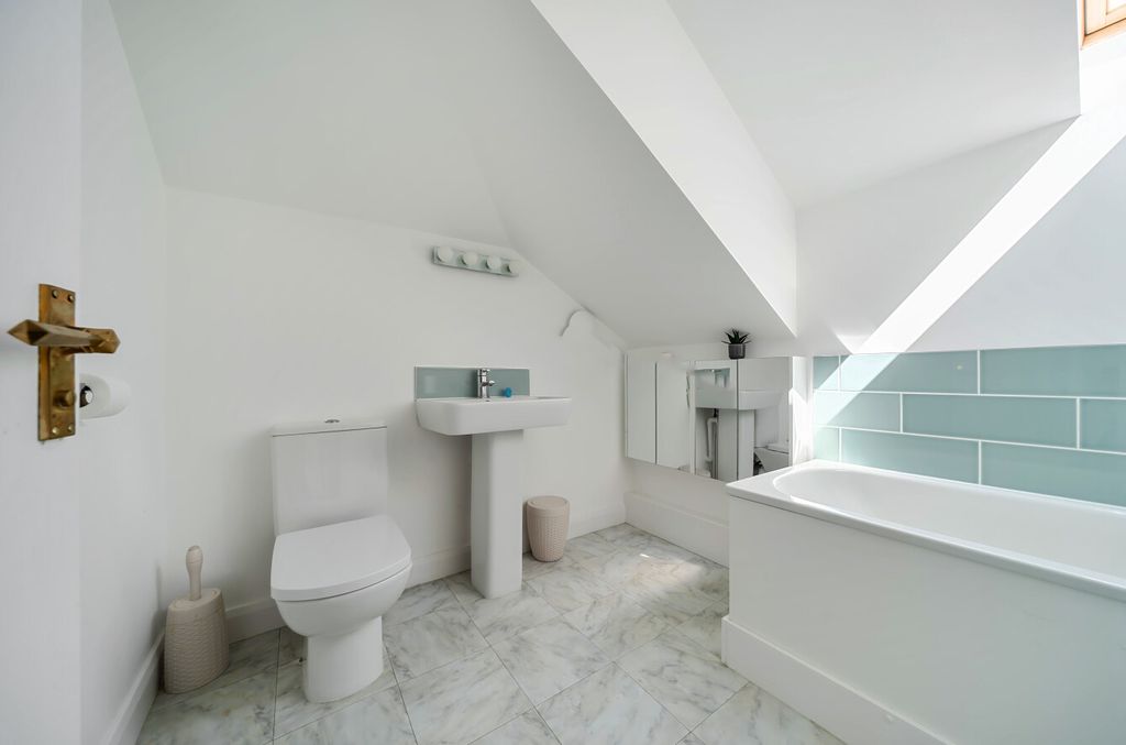 Additional image 4 of 3 bed flat to rentMarine Parade, Worthing, West Sussex BN11