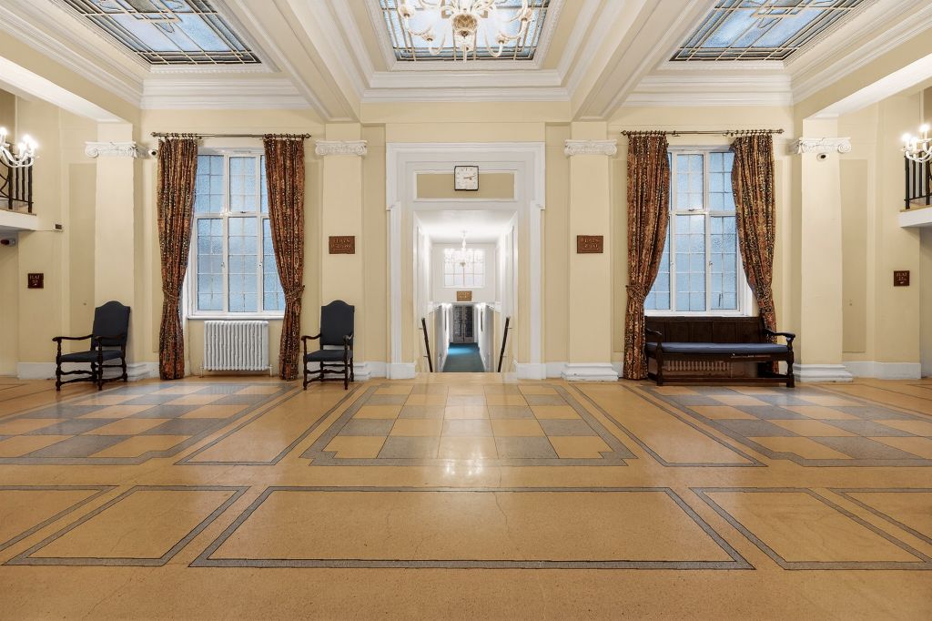 Property photo 2 of 17