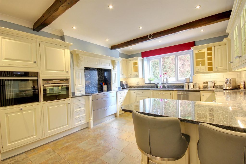 Property photo 2 of 36 Img_2083-Img_2085_Lzn.Jpg