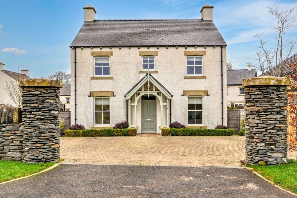 Property photo 2 of 34