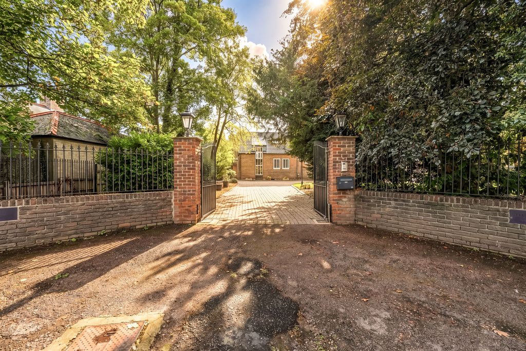 Property photo 2 of 45