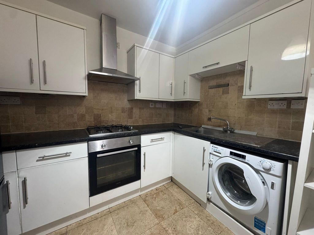 Property photo 1 of 7 Spacious 1-Bedroom Flat To Rent €“ Broadway, West Ealing W13