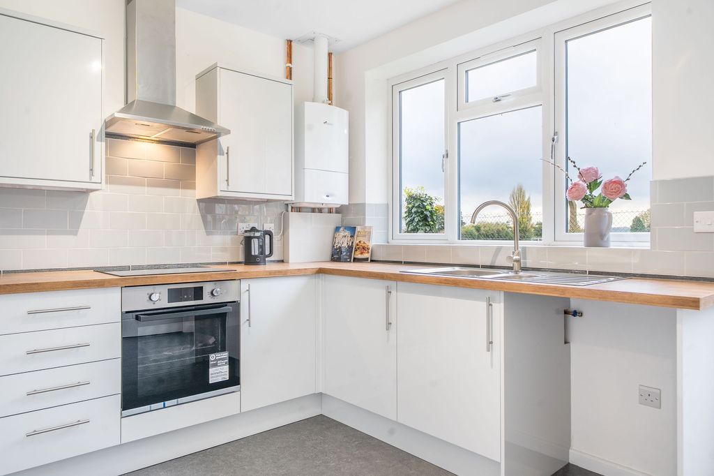 Property photo 3 of 17 New Modern Kitchen