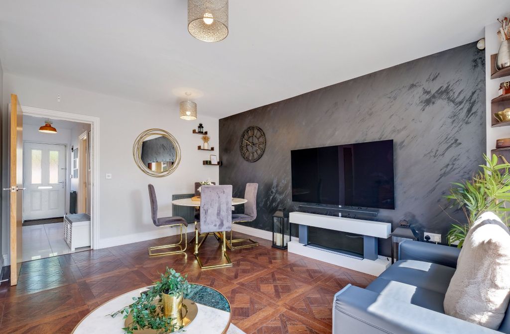 Property photo 2 of 21