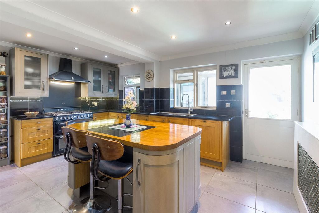 Property photo 3 of 15 Kitchen/Diner