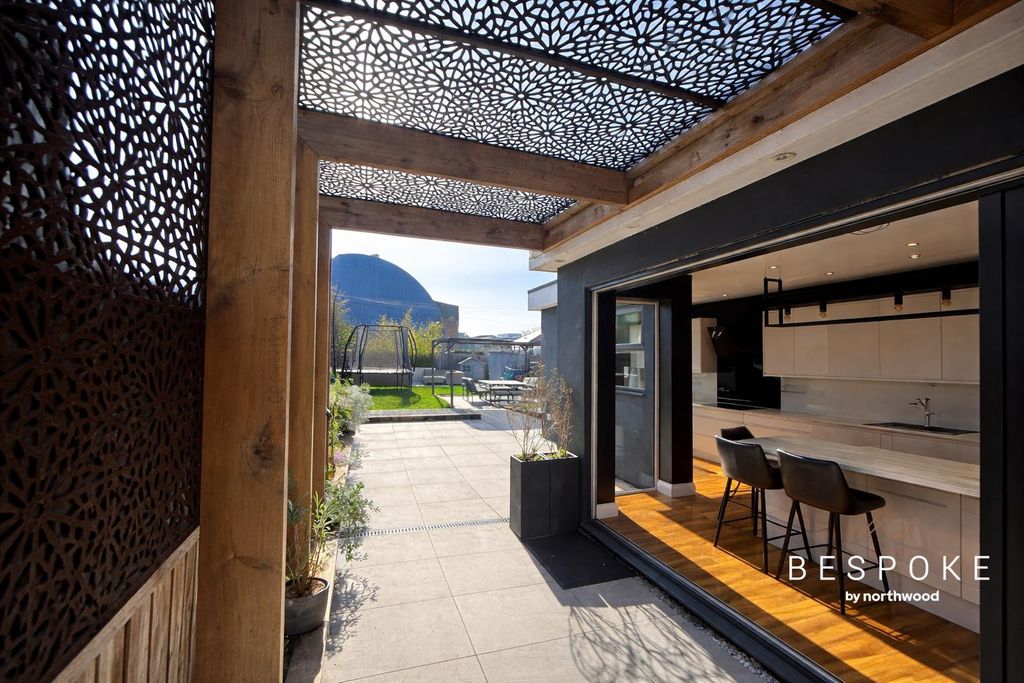 Property photo 2 of 30