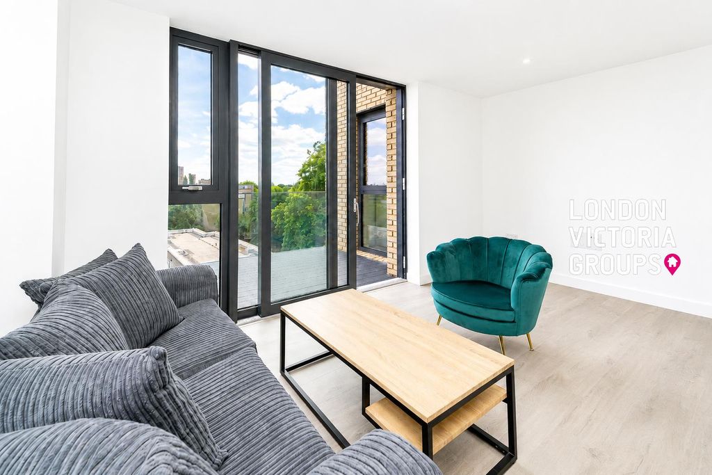 Property photo 3 of 18 1-12369.Jpg