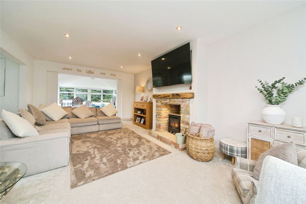 Property photo 2 of 28 Picture No. 17