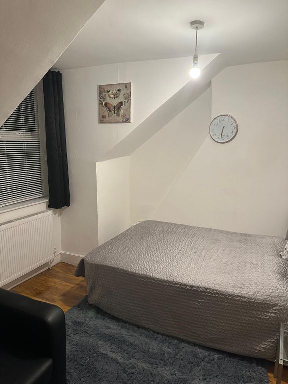 Property photo 3 of 6 Room