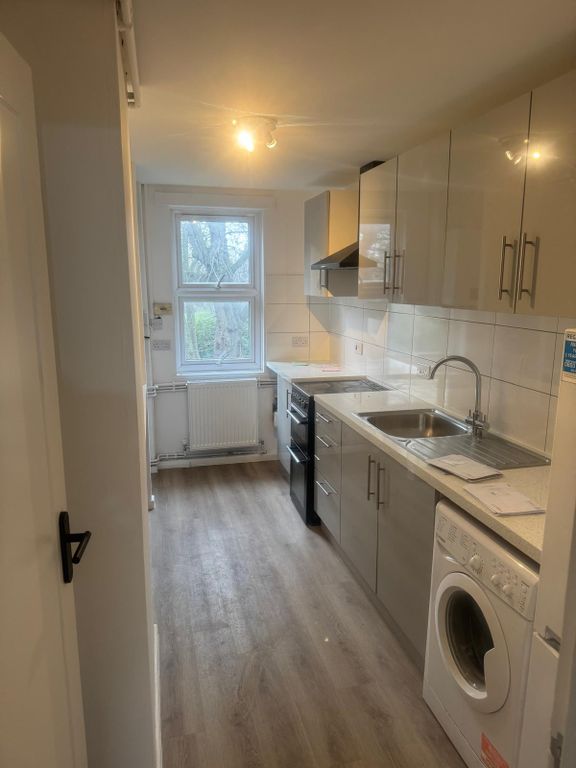 Property photo 3 of 12 Kitchen