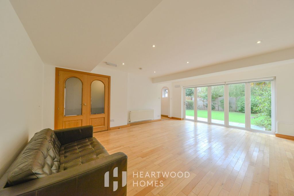 Property photo 3 of 36