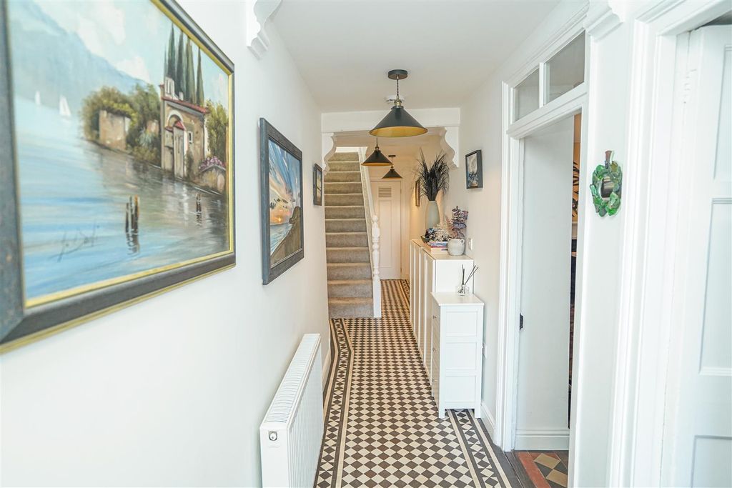 Property photo 2 of 22