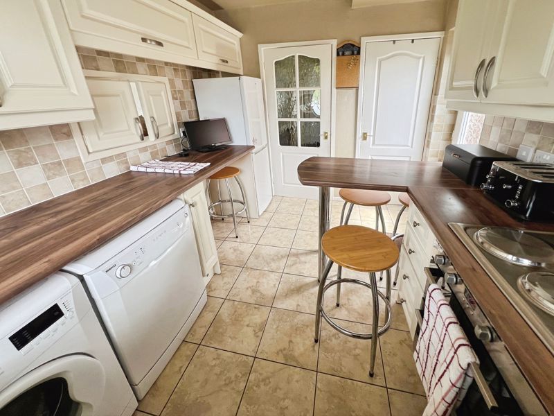 Property photo 3 of 18 Kitchen