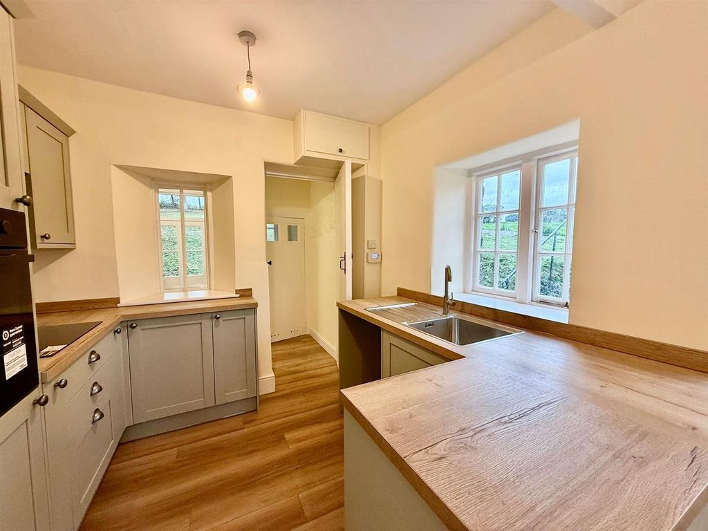 Property photo 2 of 17 Kitchen Lodge