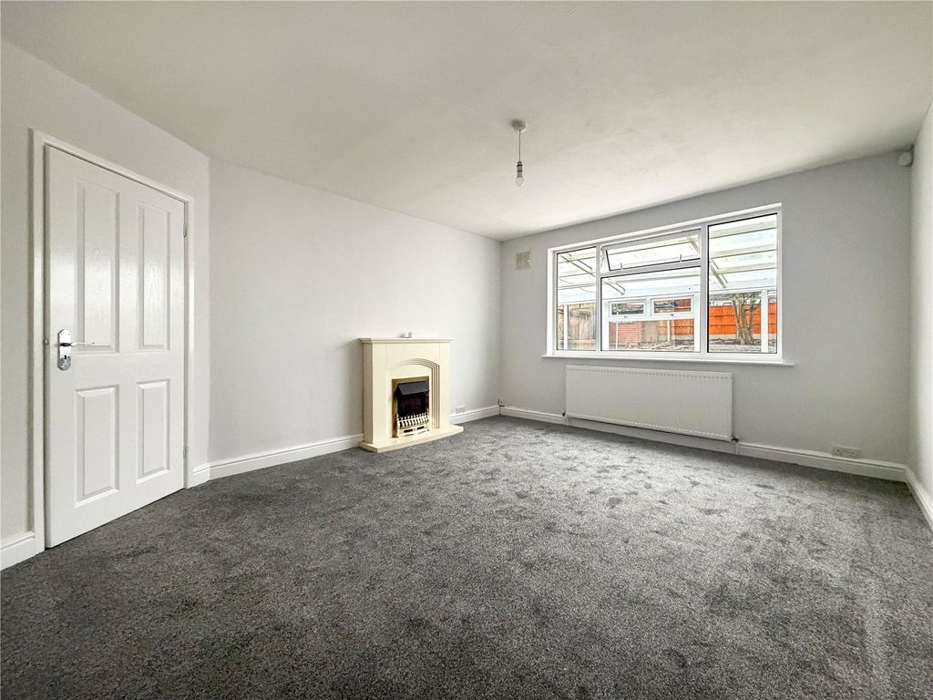 Property photo 2 of 14 Lounge