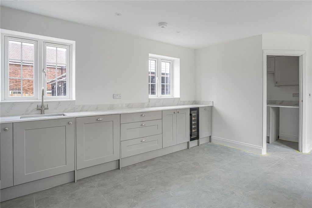 Property photo 3 of 18 Kitchen