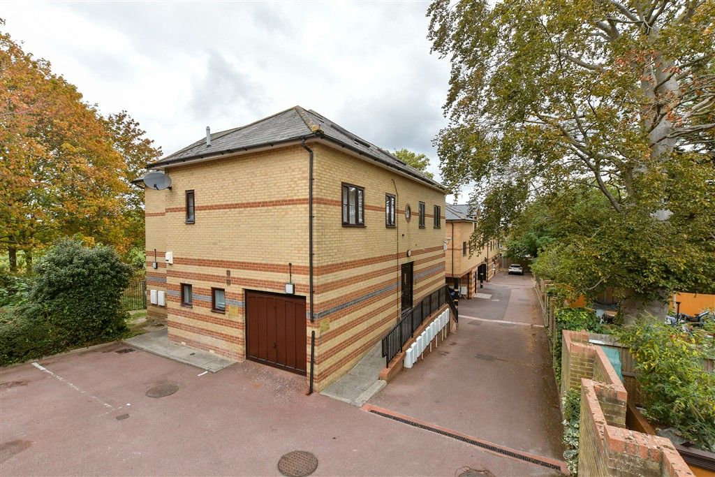 Property photo 1 of 13 External Feature
