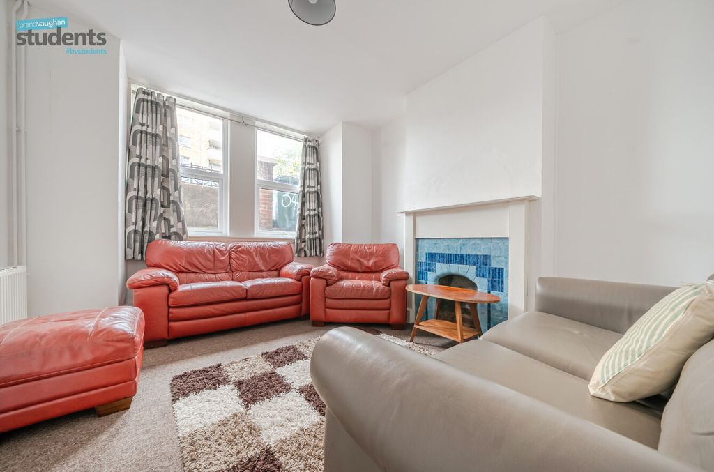 Property photo 2 of 11 030Fa442-41d3-4ce...