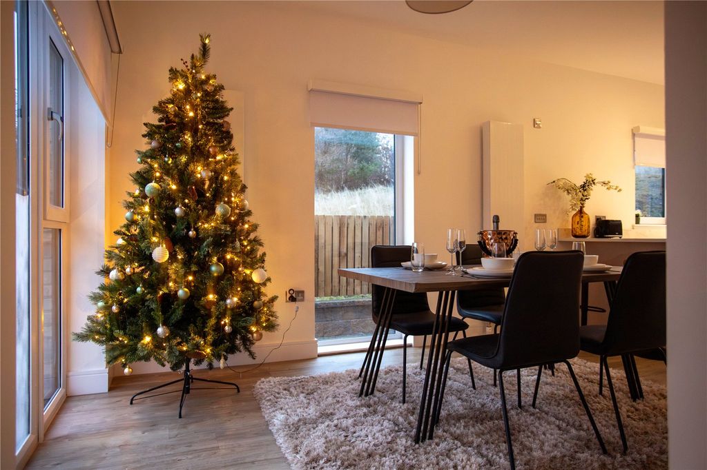 Property photo 2 of 17 Picture No. 32