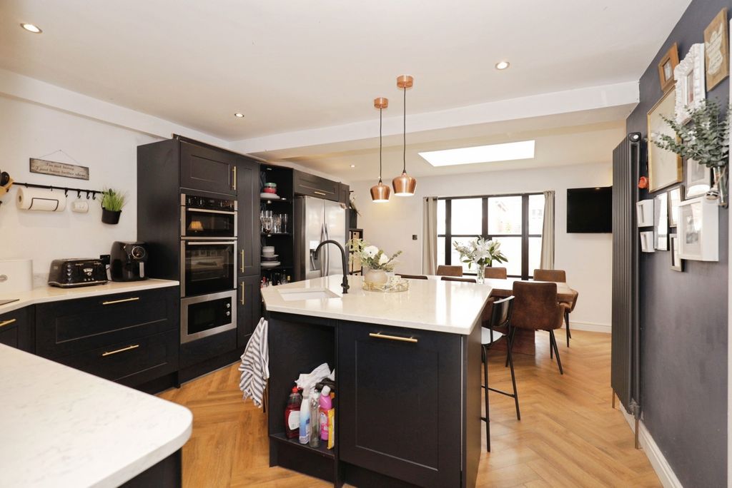 Property photo 3 of 35 Pbox-Img.Jpg