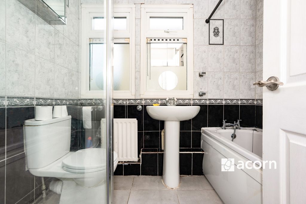 Property photo 2 of 10 1E50B01d-Afbf-F01...