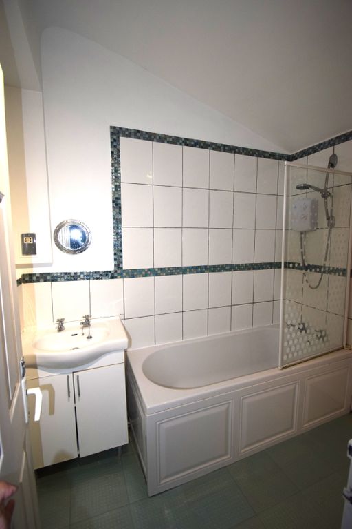Property photo 3 of 15 Bathroom