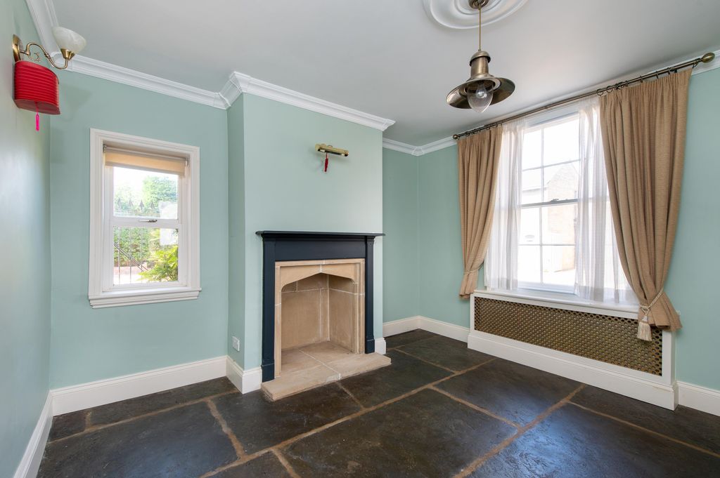 Property photo 2 of 34 Image