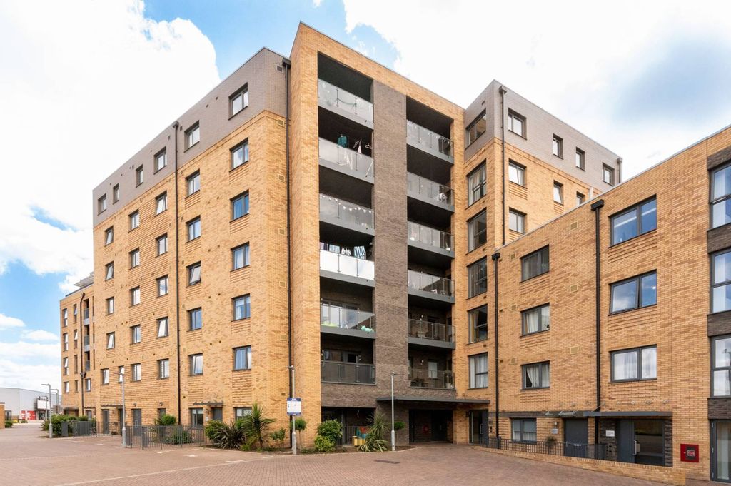 Property photo 1 of 11