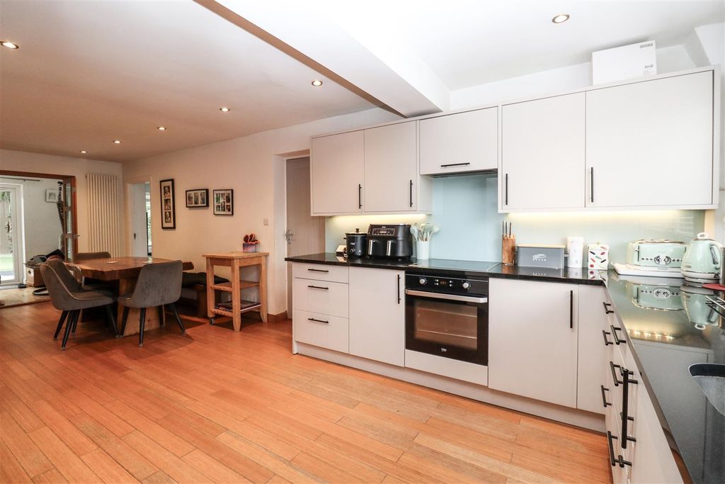 Property photo 3 of 23 Kitchen/Breakfast Room