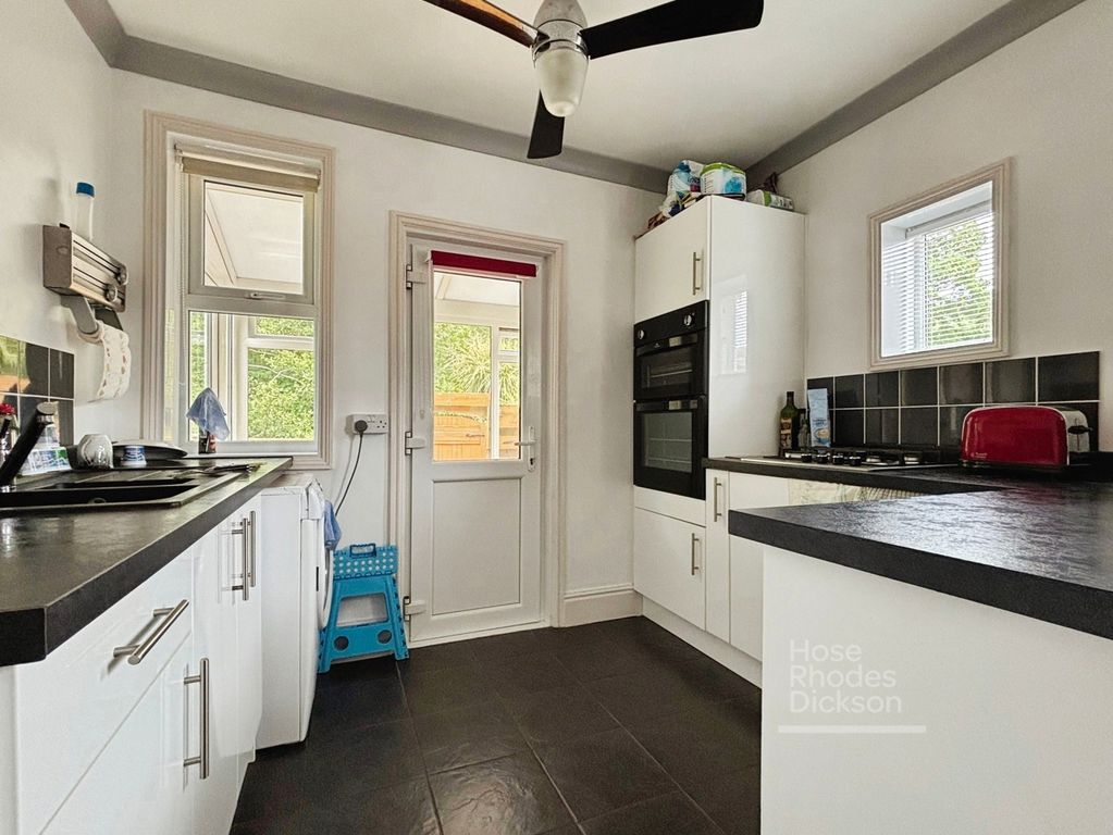 Property photo 2 of 15 Kitchen