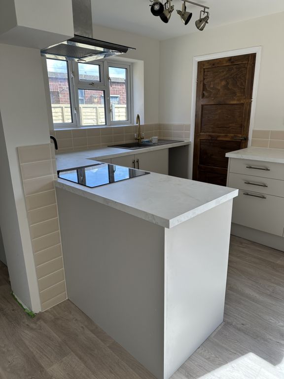 Property photo 2 of 11 49 Barwell