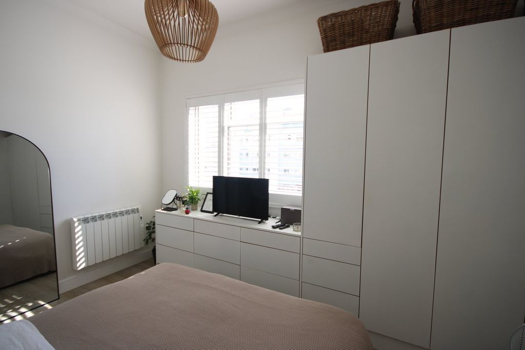 Additional image 8 of 1 bed flat for sale26 Rouge Bouillon, St Helier JE2