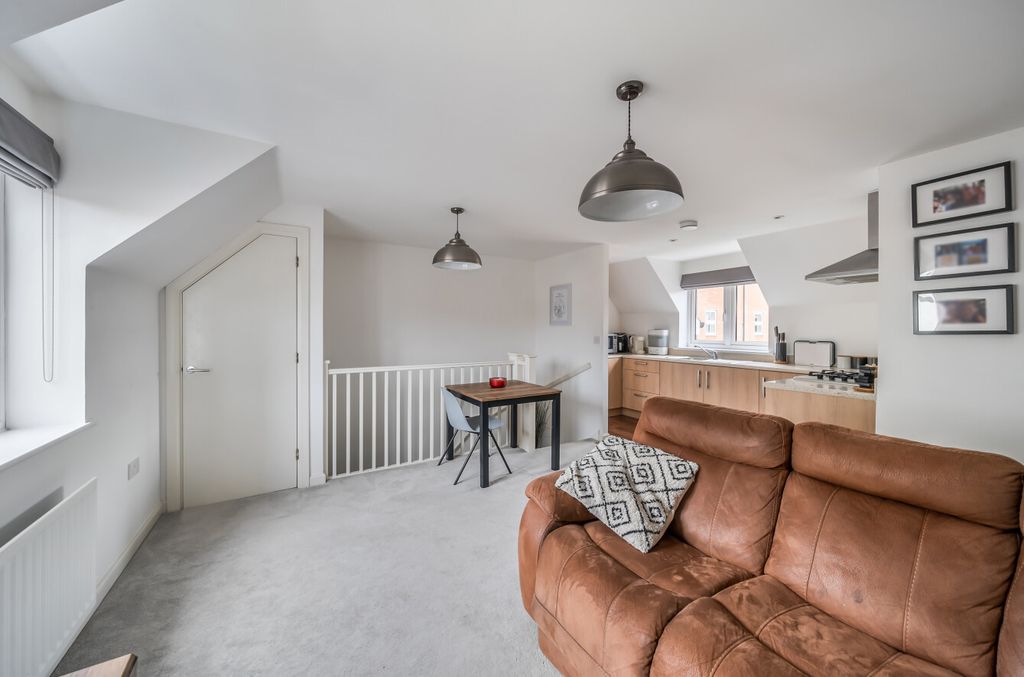 Property photo 2 of 11 1394195-25-6942Ae...