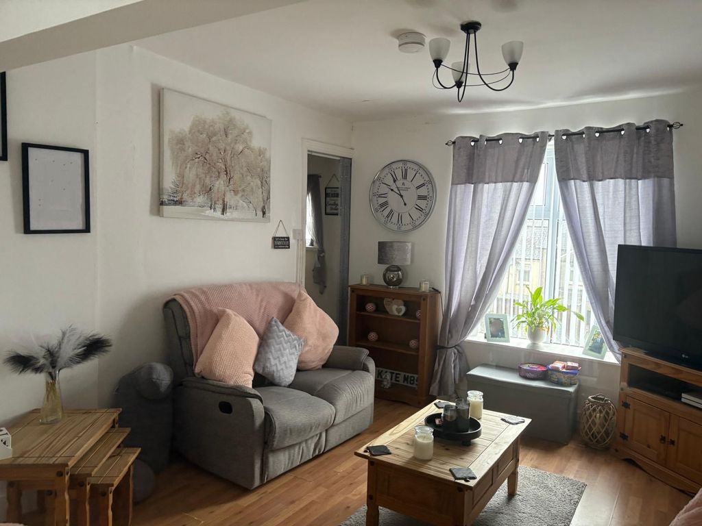 Property photo 2 of 4