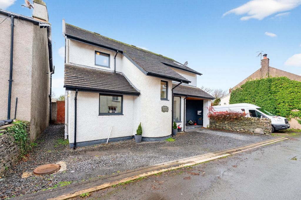 Property photo 2 of 42