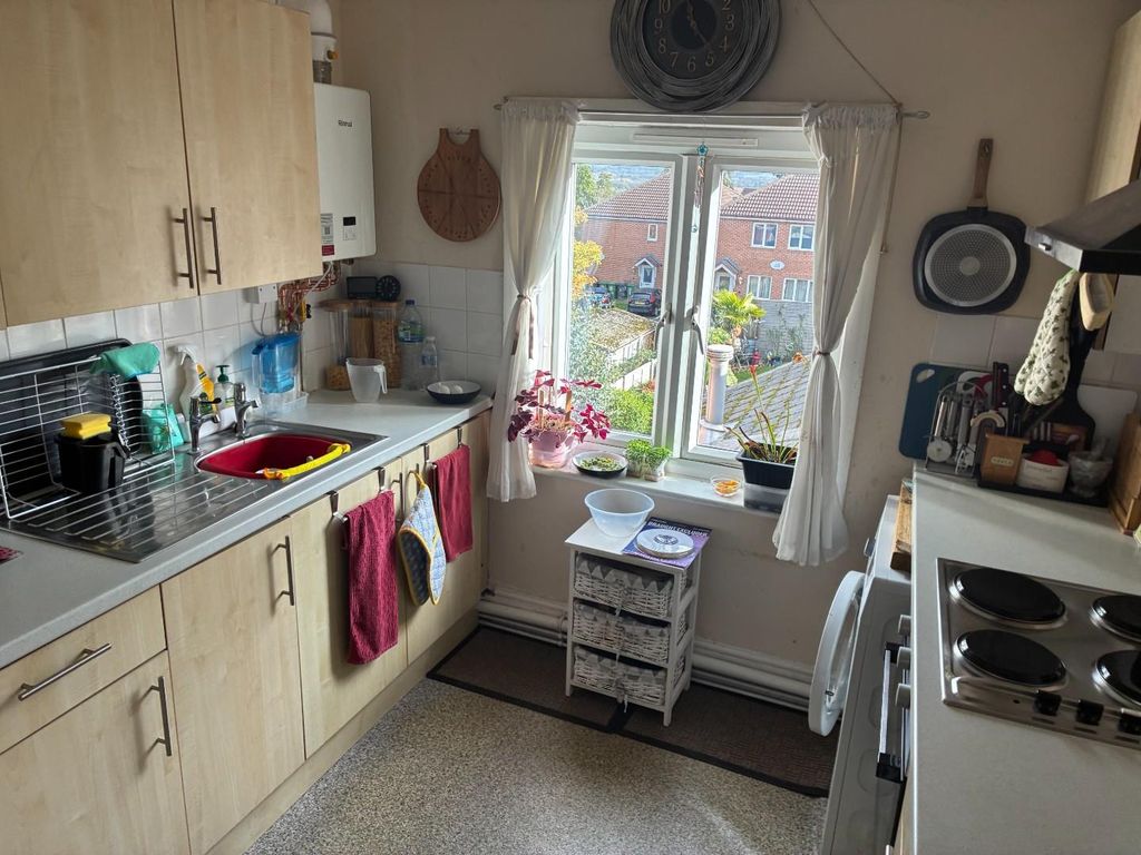 Property photo 3 of 8 Kitchen