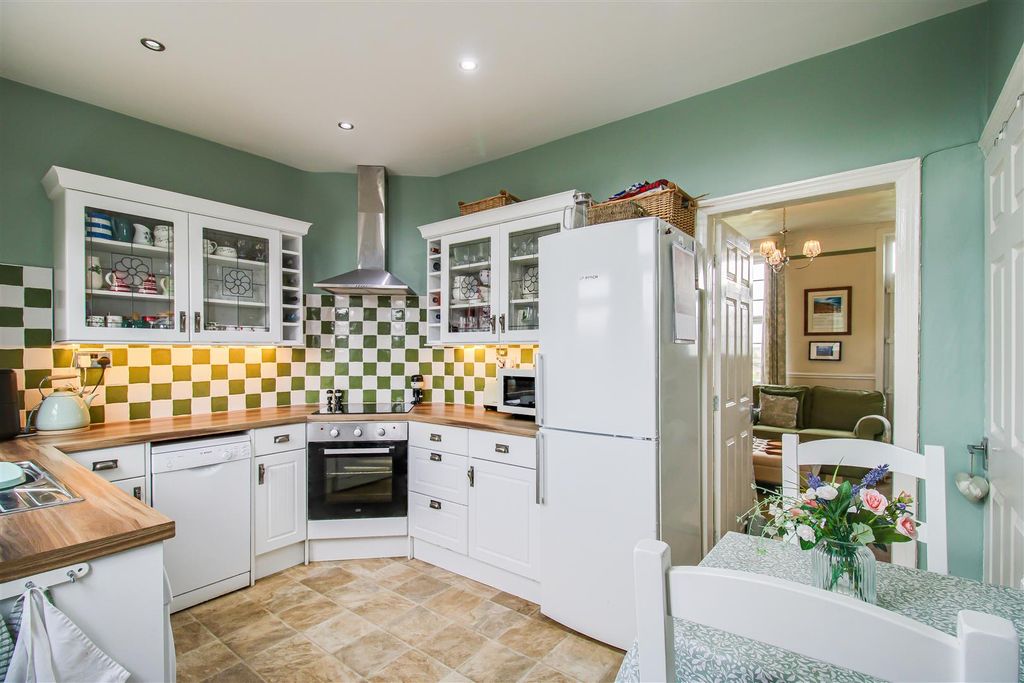 Property photo 2 of 11