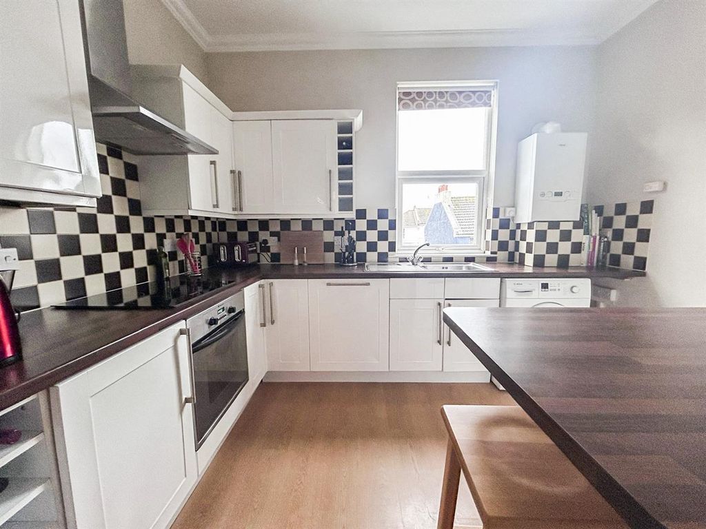 Property photo 3 of 13 Kitchen