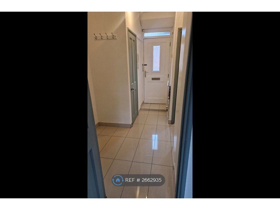 Property photo 1 of 10 Hall