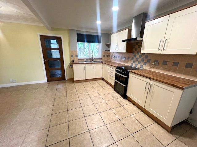 Property photo 2 of 21 Kitchen
