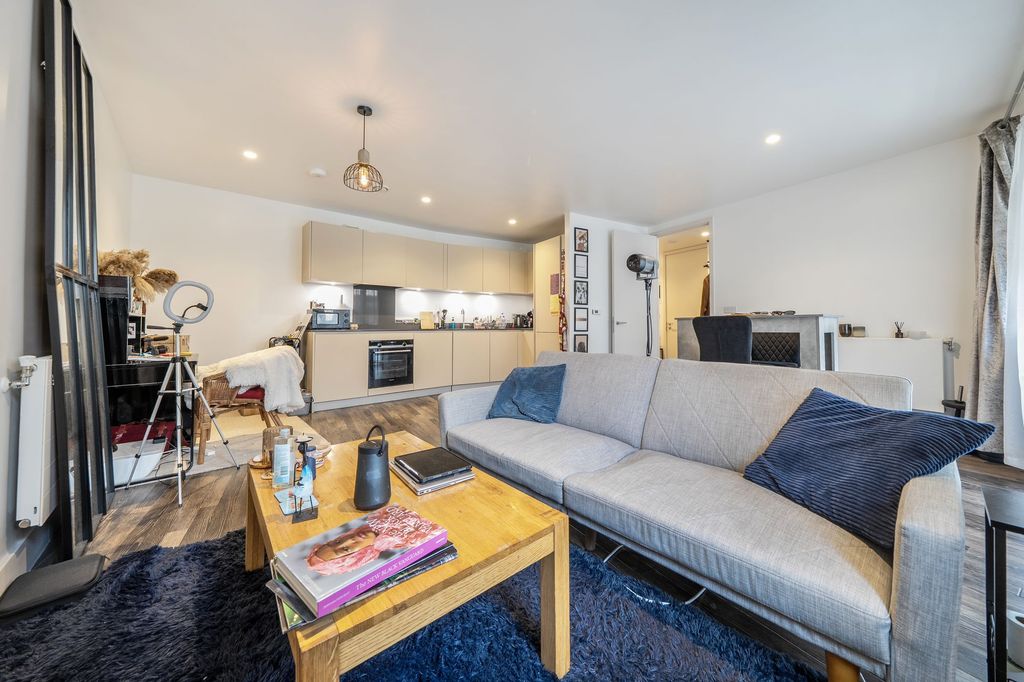 Property photo 1 of 18