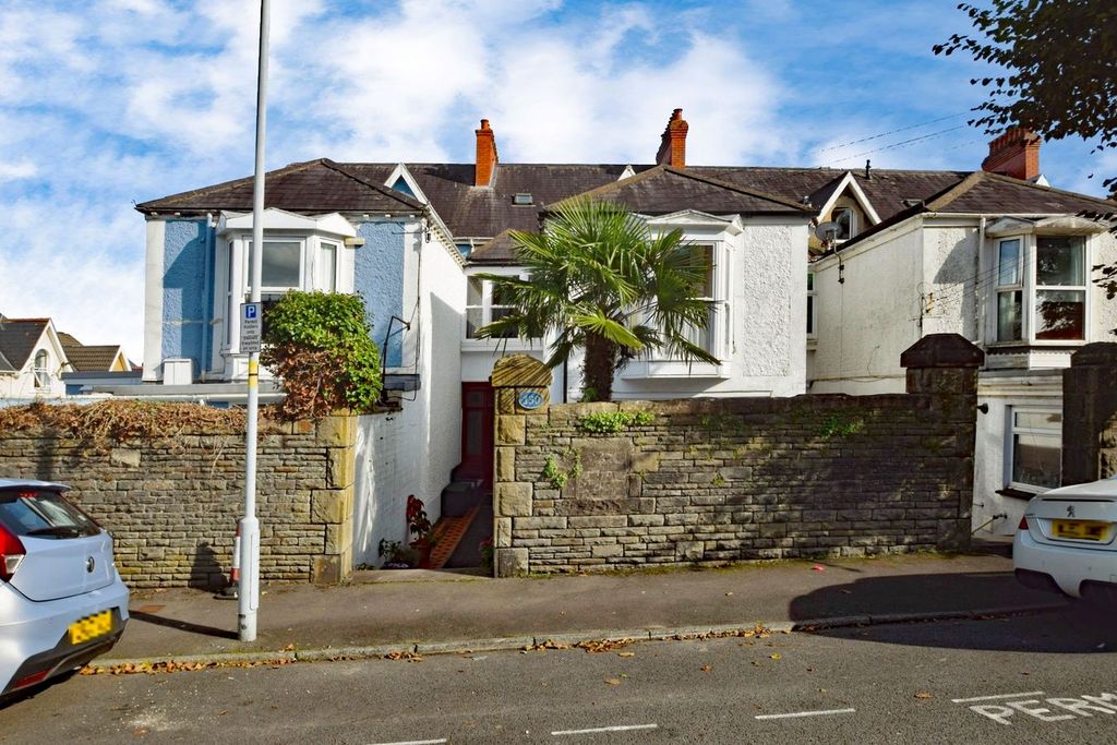 Property photo 1 of 33