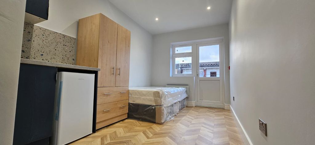 Property photo 1 of 4