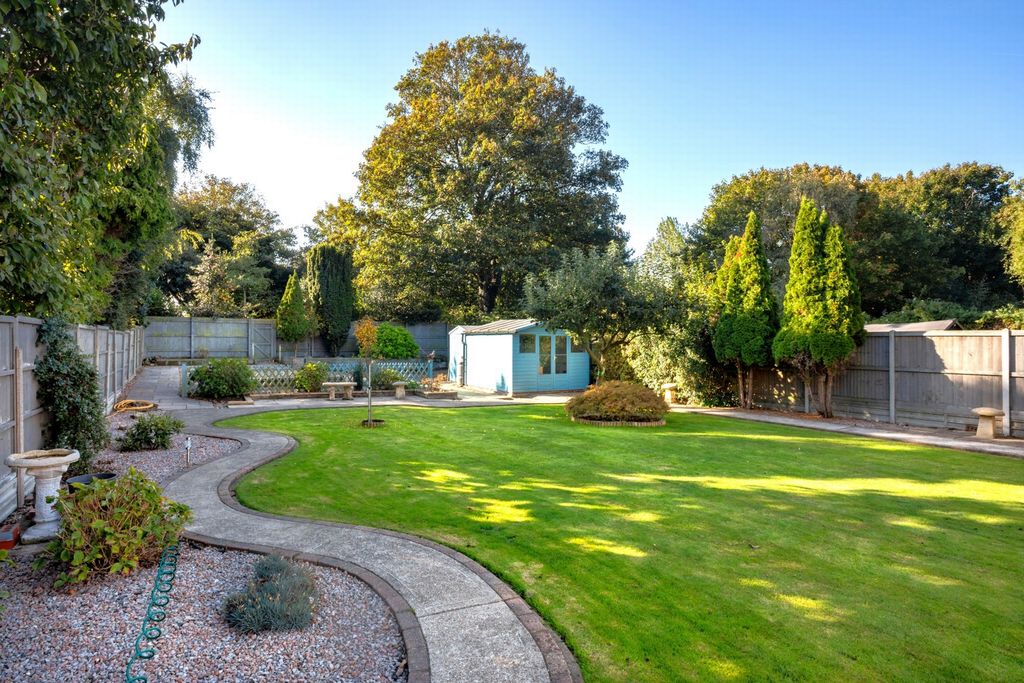 Property photo 2 of 31 Garden