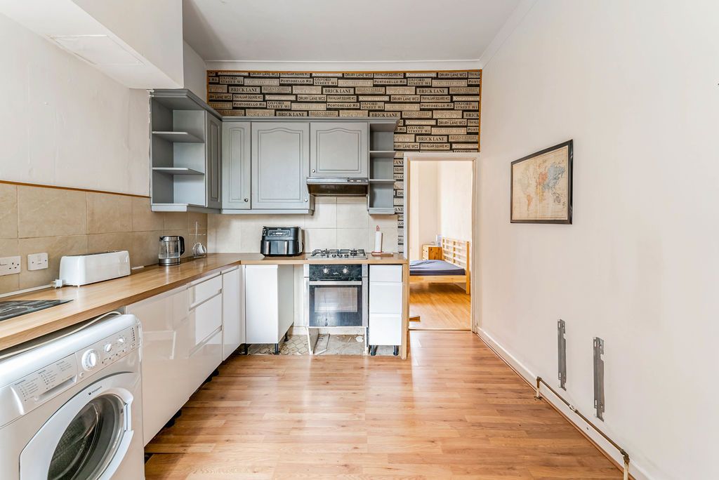 Property photo 3 of 12 Photo 7