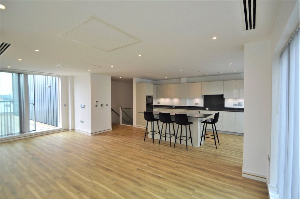 Property photo 3 of 23 Picture No. 04