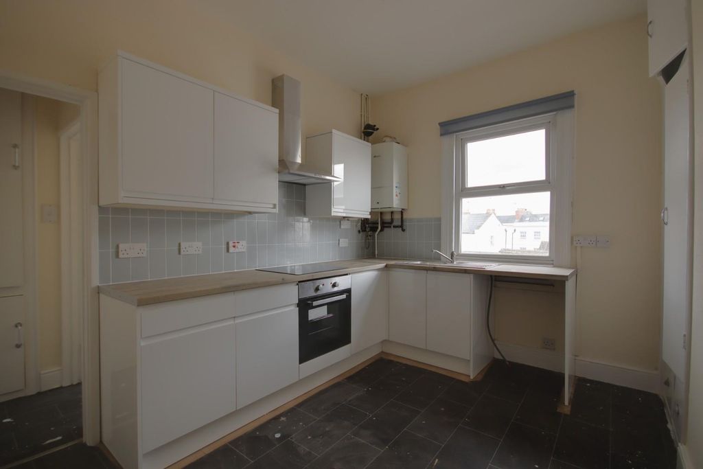 Property photo 2 of 9 Kitchen