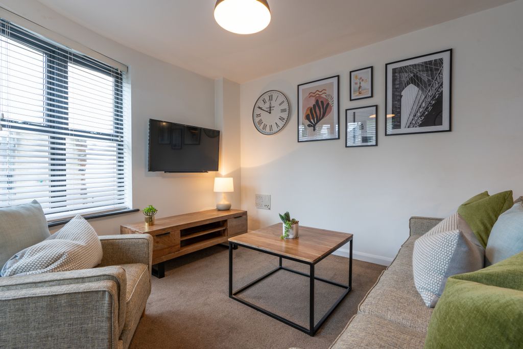Property photo 1 of 19 Hope Court Flat 8 Living Room 4