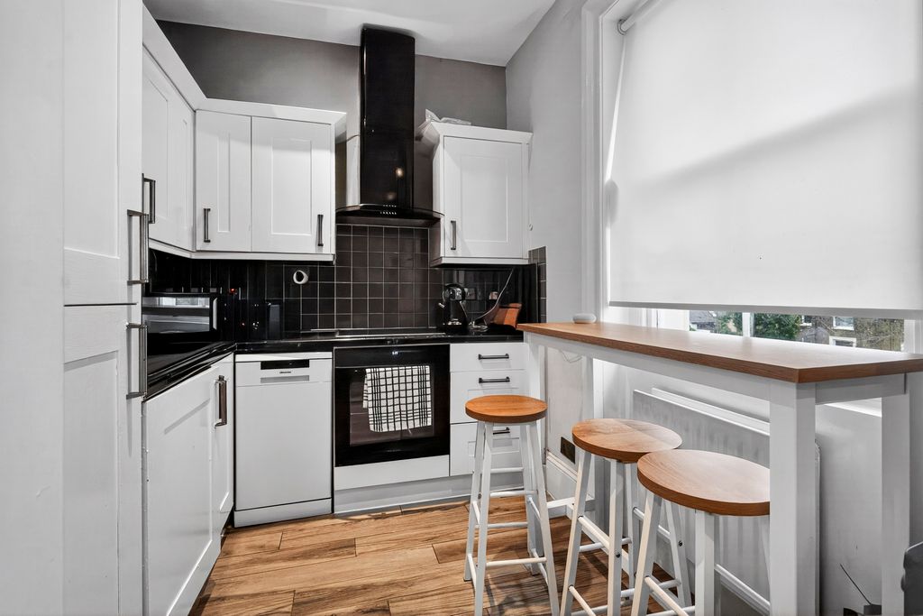 Property photo 1 of 17 Kitchen